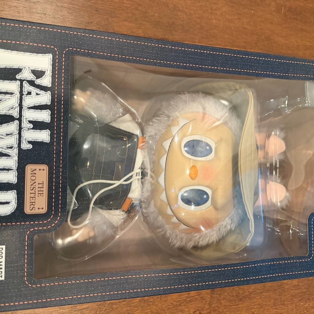 Fall into Wild the monsters large Labubu, brand new in case - Picture 3 of 9